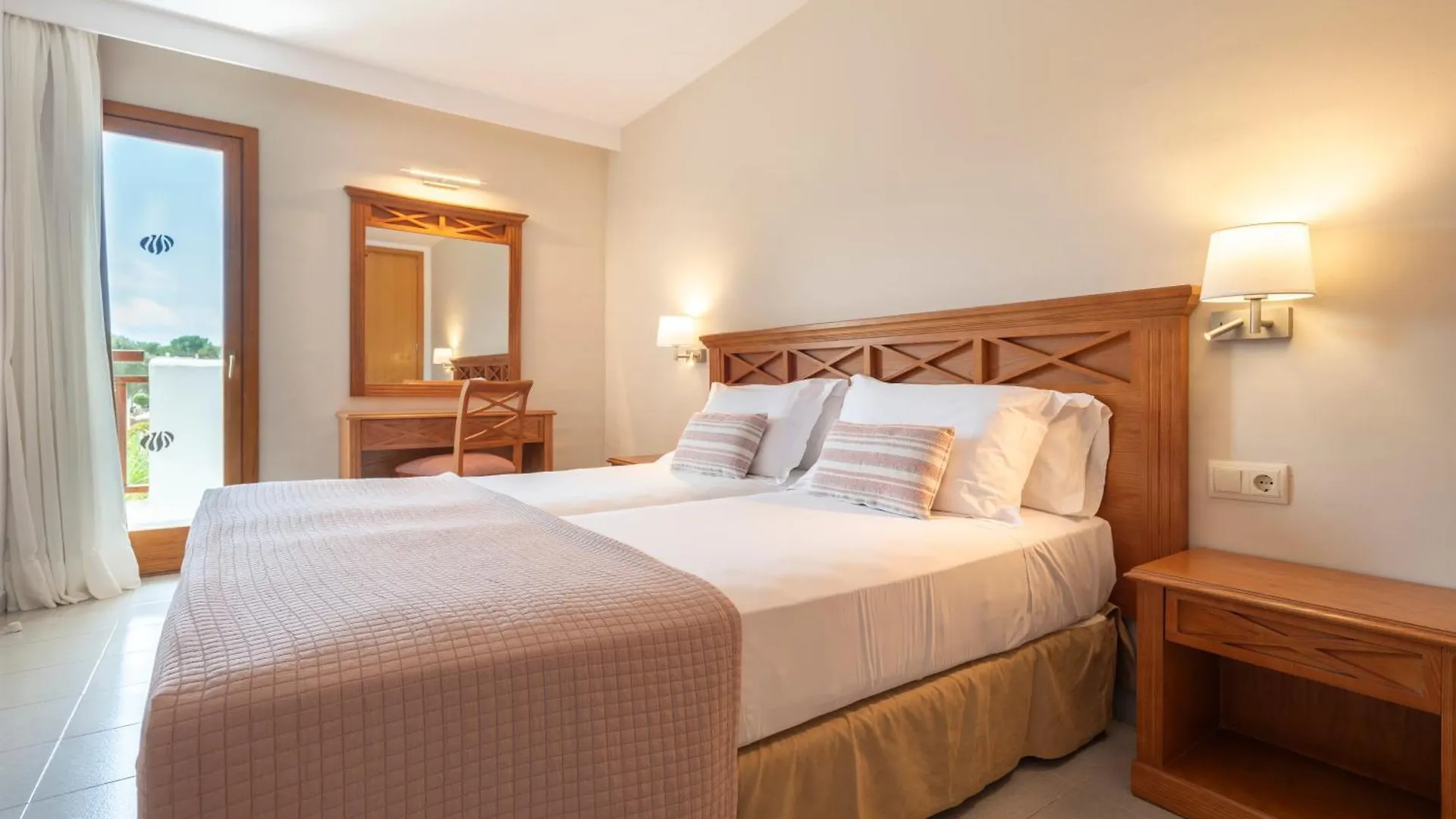 Inturotel Esmeralda Garden Cala D´Or 3*,